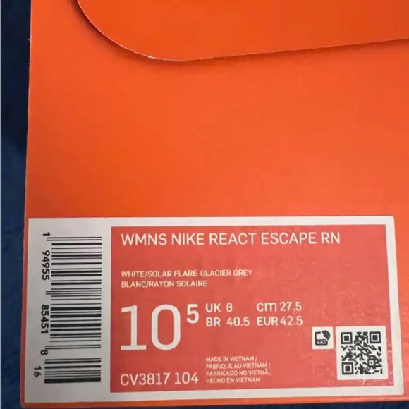 Nike React Escape Running Shoes - Picture 8 of 9